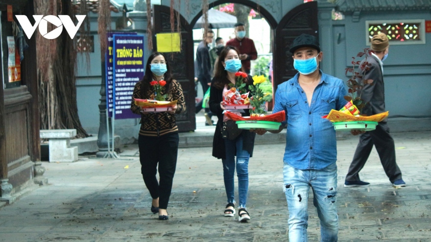 Pagodas and temples in Hanoi reopen after temporary closure for COVID-19 fight